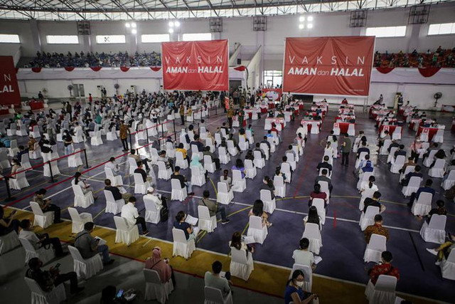 Indonesia vượt mốc hơn 100.000 người tử vong vì COVID-19 - Hình 6 Indonesia vuot moc hon 100.000 nguoi tu vong vi COVID-19-Hinh-6