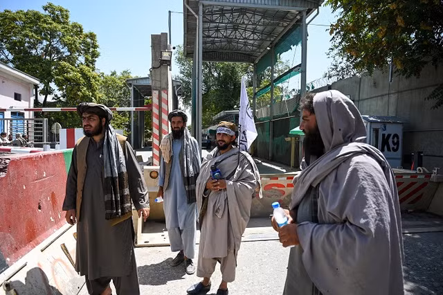 Cận cảnh Kabul sau khi Taliban chiếm quyền kiểm soát - Hình 3 Can canh Kabul sau khi Taliban chiem quyen kiem soat-Hinh-3