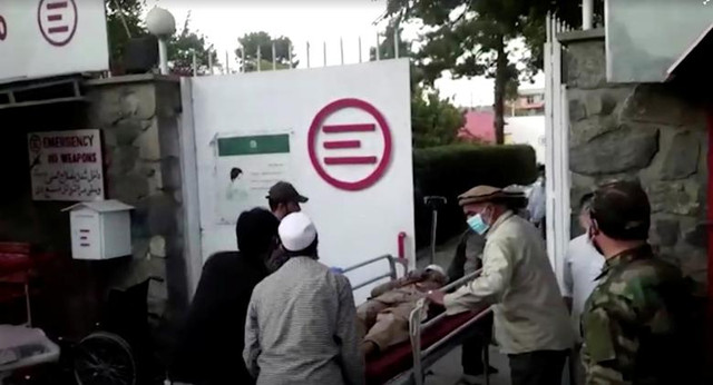Cận cảnh vụ đánh bom kinh hoàng ở sân bay Kabul - Hình 9 Can canh vu danh bom kinh hoang o san bay Kabul-Hinh-9