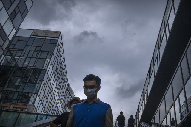 Dịch COVID-19 tái bùng phát ảnh hưởng cuộc sống người dân ở Trung Quốc như nào? - Hình 5 Dich COVID-19 tai bung phat anh huong cuoc song nguoi dan o Trung Quoc nhu nao?-Hinh-5