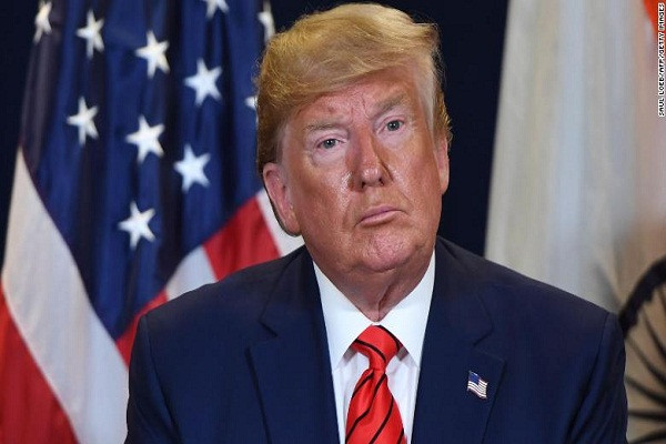 Tổng thống Trump vẫn bình thản trước dịch Covid-19 vì sao? Tong thong Trump van binh than truoc dich Covid-19 vi sao?