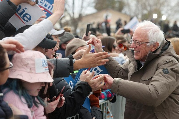 Các ứng viên Tổng thống Mỹ làm gì trước ngày bầu cử 'Siêu thứ ba'? Cac ung vien Tong thong My lam gi truoc ngay bau cu 'Sieu thu ba'?