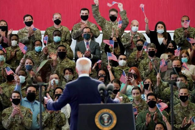 Hình ảnh Tổng thống Biden với chuyến công du Châu Âu đầu tiên - Hình 2 Hinh anh Tong thong Biden voi chuyen cong du Chau Au dau tien-Hinh-2