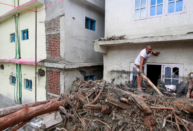 Cận cảnh lũ quét tàn phá Nepal khiến nhiều người thiệt mạng - Hình 7 Can canh lu quet tan pha Nepal khien nhieu nguoi thiet mang-Hinh-7