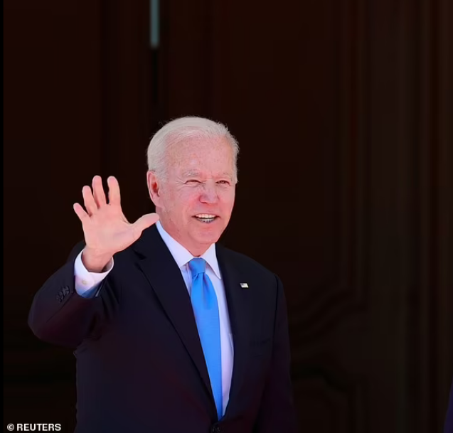 Tổng thống Mỹ Joe Biden tặng món quà bất ngờ cho ông Putin - Hình 11 Tong thong My Joe Biden tang mon qua bat ngo cho ong Putin-Hinh-11