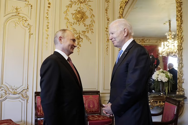 Tổng thống Mỹ Joe Biden tặng món quà bất ngờ cho ông Putin - Hình 7 Tong thong My Joe Biden tang mon qua bat ngo cho ong Putin-Hinh-7