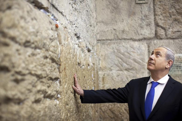 Những khoảnh khắc ấn tượng trong thời gian cầm quyền của Thủ tướng Israel Benjamin Netanyahu - Hình 10 Nhung khoanh khac an tuong trong thoi gian cam quyen cua Thu tuong Israel Benjamin Netanyahu-Hinh-10