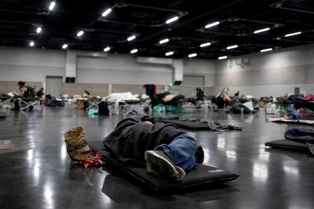 Nguoi dan My giai nhiet nhu nao giua nang nong ky luc?-Hinh-9