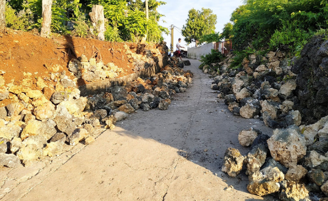 Động đất rung chuyển Philippines: Hiện trường tan hoang, nhiều người thương vong - Hình 9 Dong dat rung chuyen Philippines: Hien truong tan hoang, nhieu nguoi thuong vong-Hinh-9