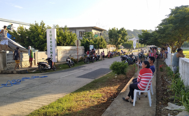 Động đất rung chuyển Philippines: Hiện trường tan hoang, nhiều người thương vong - Hình 10 Dong dat rung chuyen Philippines: Hien truong tan hoang, nhieu nguoi thuong vong-Hinh-10