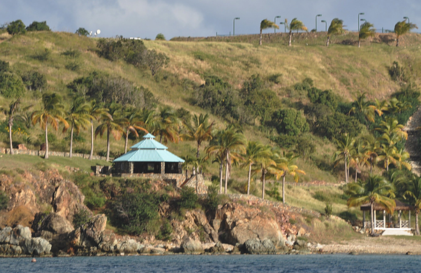 Có gì trong 'hòn đảo ấu dâm' của tỷ phú Mỹ - Hình 7 Co gi trong 'hon dao au dam' cua ty phu My-Hinh-7
