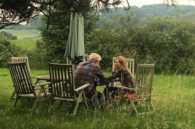 Cận cảnh nhan sắc của bạn gái tân Thủ tướng Anh - Hình 12 Can canh nhan sac cua ban gai tan Thu tuong Anh-Hinh-12