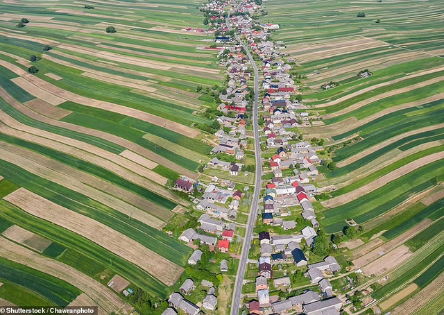 Kham pha ngoi lang dep nhu tranh co duy nhat mot con duong o Ba Lan