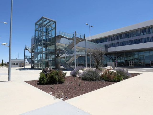 Ve xac xo cua loat san bay bo hoang tren the gioi-Hinh-14