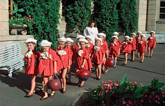 Hé lộ cuộc sống ở Ukraine dưới thời Liên Xô - Hình 12 He lo cuoc song o Ukraine duoi thoi Lien Xo-Hinh-12