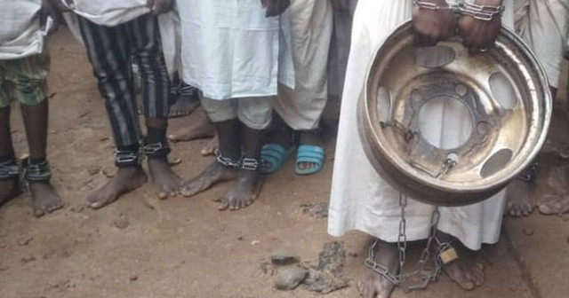 Phẫn nộ vụ 15 đứa trẻ bị xiềng xích, tra tấn trong trường học - Hình 10 Phan no vu 15 dua tre bi xieng xich, tra tan trong truong hoc-Hinh-10