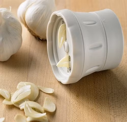 Đón Tết, làm đẹp lông mày chỉ với 1 tép tỏi - Hình 9 Don Tet, lam dep long may chi voi 1 tep toi-Hinh-9