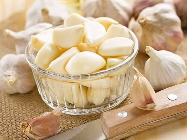 Đón Tết, làm đẹp lông mày chỉ với 1 tép tỏi - Hình 2 Don Tet, lam dep long may chi voi 1 tep toi-Hinh-2