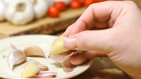 Nam giới có nên ăn tỏi sống? Sự thật khiến nhiều người “khóc thét” Nam gioi co nen an toi song? Su that khien nhieu nguoi “khoc thet”