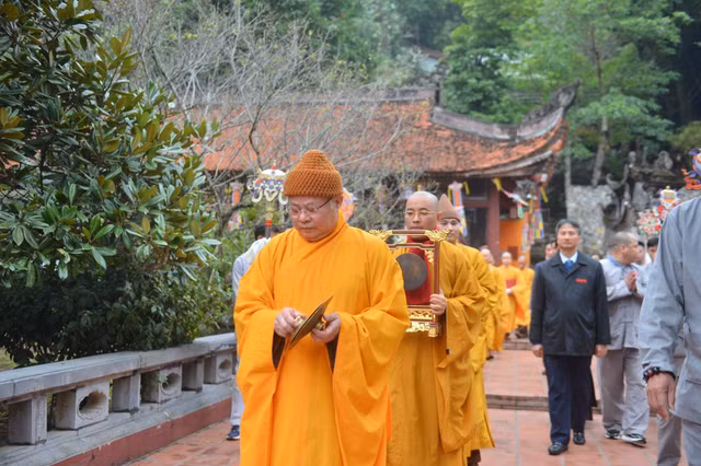 Hang nghin nguoi khai hoi chua Huong-Hinh-5