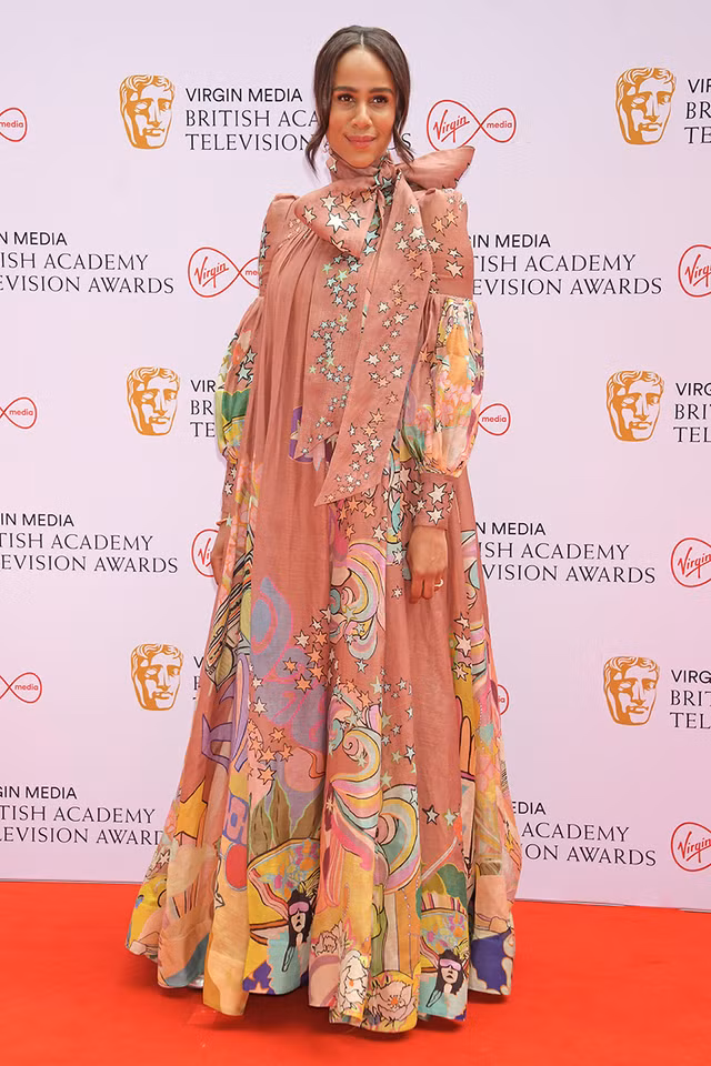 Những “thảm họa” thời trang tại BAFTA TV Awards - Hình 5 Nhung “tham hoa” thoi trang tai BAFTA TV Awards-Hinh-5