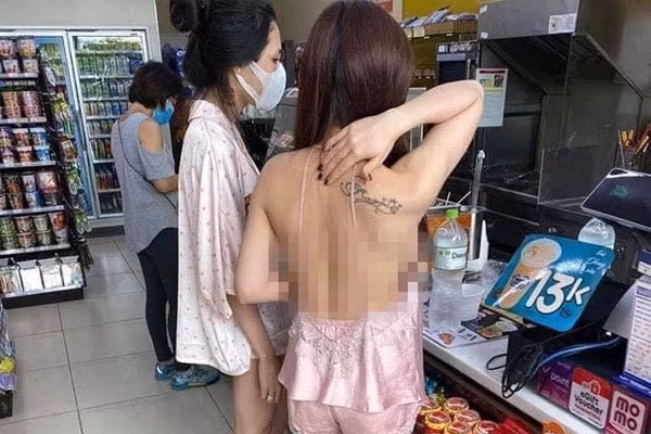 Những chiêu trò kheo thân ngán ngẩm nơi công cộng - Hình 10 Nhung chieu tro kheo than ngan ngam noi cong cong-Hinh-10