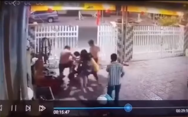 Đọc gì hôm nay 12/2: Cha dượng xâm hại con gái riêng của vợ Doc gi hom nay 12/2: Cha duong xam hai con gai rieng cua vo