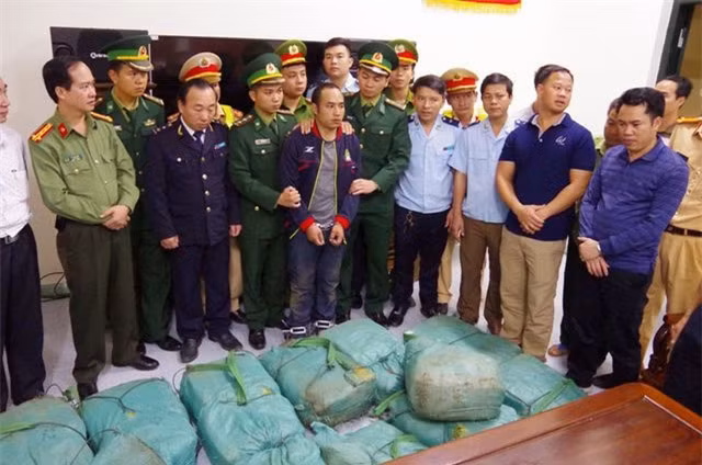 Thời sự nóng 18/2: Bắt vợ dụ tình địch đến nhà nghỉ để đánh - Hình 4 Thoi su nong 18/2: Bat vo du tinh dich den nha nghi de danh-Hinh-4