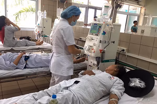 Bác sĩ chạy thận BV Bạch Mai gần như không có nghỉ Tết Bac si chay than BV Bach Mai gan nhu khong co nghi Tet