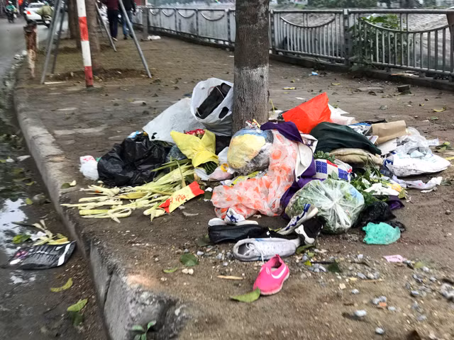 Hà Nội ra sao sau khi bãi rác Nam Sơn hoạt động trở lại? - Hình 11 Ha Noi ra sao sau khi bai rac Nam Son hoat dong tro lai?-Hinh-11