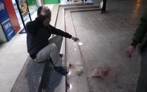 Đọc gì hôm nay 28/1: Đứt lìa tay khi hỗn chiến tại quán cà phê - Hình 3 Doc gi hom nay 28/1: Dut lia tay khi hon chien tai quan ca phe-Hinh-3