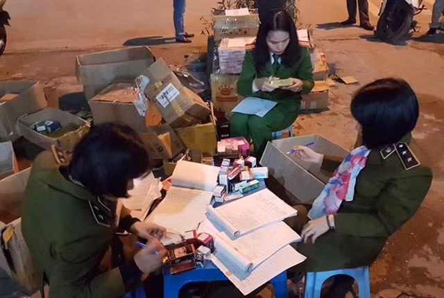 Đọc gì hôm nay 24/1: Khách dùng bật lửa soi xăng tại cây xăng - Hình 5 Doc gi hom nay 24/1: Khach dung bat lua soi xang tai cay xang-Hinh-5