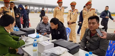 Đọc gì hôm nay 25/1: Xe container đâm chết người rồi bỏ chạy - Hình 3 Doc gi hom nay 25/1: Xe container dam chet nguoi roi bo chay-Hinh-3