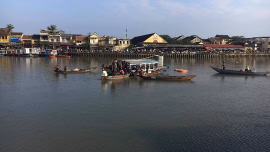 Đọc gì hôm nay 25/1: Xe container đâm chết người rồi bỏ chạy - Hình 2 Doc gi hom nay 25/1: Xe container dam chet nguoi roi bo chay-Hinh-2