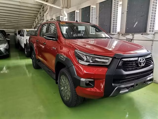 Khach Viet cho den thang 6 moi duoc giao xe ban tai Toyota Hilux-Hinh-3