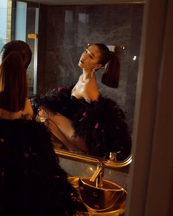 Những lần Ngọc Trinh bị chê kém sang dù ăn mặc sexy - Hình 9 Nhung lan Ngoc Trinh bi che kem sang du an mac sexy-Hinh-9