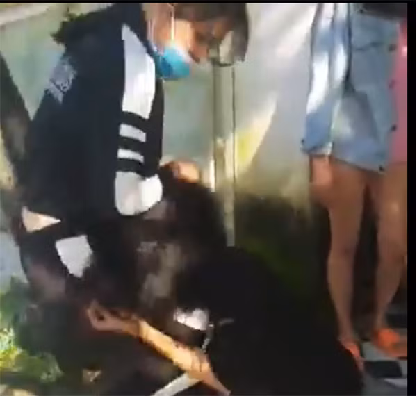 Quảng Nam: Xôn xao clip 2 thiếu nữ bị đánh hội đồng dã man Quang Nam: Xon xao clip 2 thieu nu bi danh hoi dong da man
