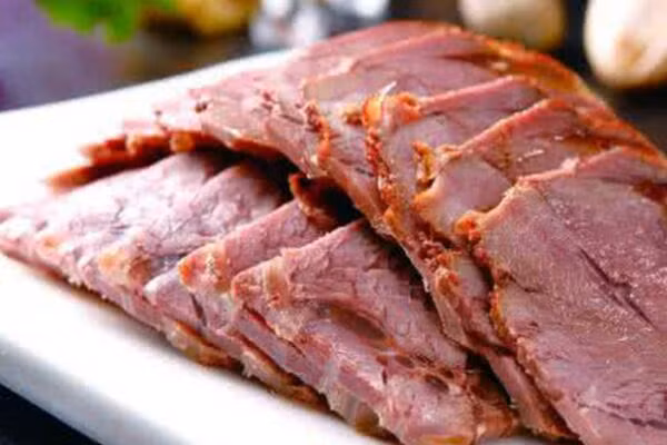 Lừa "tùng xẻo", món ăn kinh dị nghe tên đã rùng mình - Hình 4 Lua