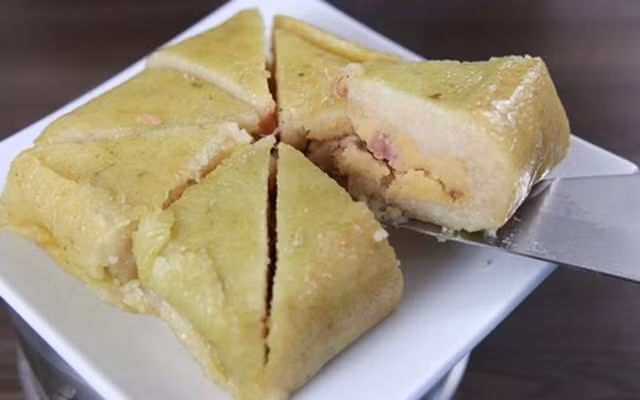 Mẹo ăn bánh chưng thả ga không lo nổi mụn và tăng cân dịp Tết - Hình 2 Meo an banh chung tha ga khong lo noi mun va tang can dip Tet-Hinh-2