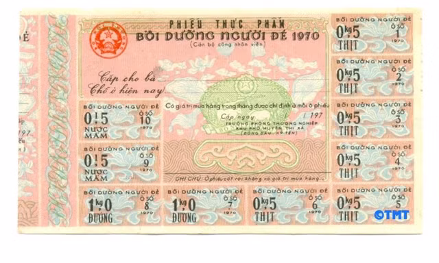 Nhung hinh anh quy ve thoi ky bao cap: Tem phieu, so luong thuc, xep hang cho mua bia-Hinh-6