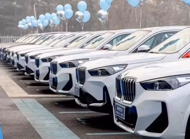 Nhân viên được công ty thưởng Tết ô tô BMW - Hình 2 Nhan vien duoc cong ty thuong Tet o to BMW-Hinh-2