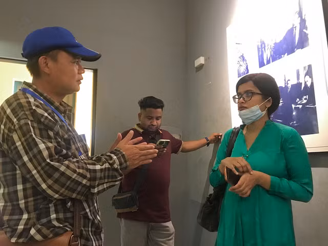 Tận mục di tích lịch sử Nhà tù Hỏa Lò đang "cháy vé" đến hết tháng 9 - Hình 10 Tan muc di tich lich su Nha tu Hoa Lo dang