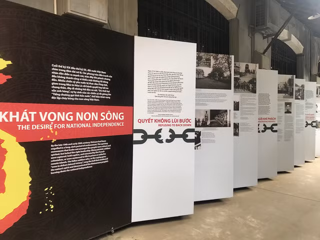 Tận mục di tích lịch sử Nhà tù Hỏa Lò đang "cháy vé" đến hết tháng 9 - Hình 18 Tan muc di tich lich su Nha tu Hoa Lo dang