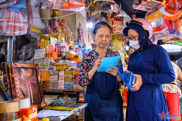 Biệt thự sân vườn có bể bơi cho người cõi âm mùa Vu Lan - Hình 10 Biet thu san vuon co be boi cho nguoi coi am mua Vu Lan-Hinh-10