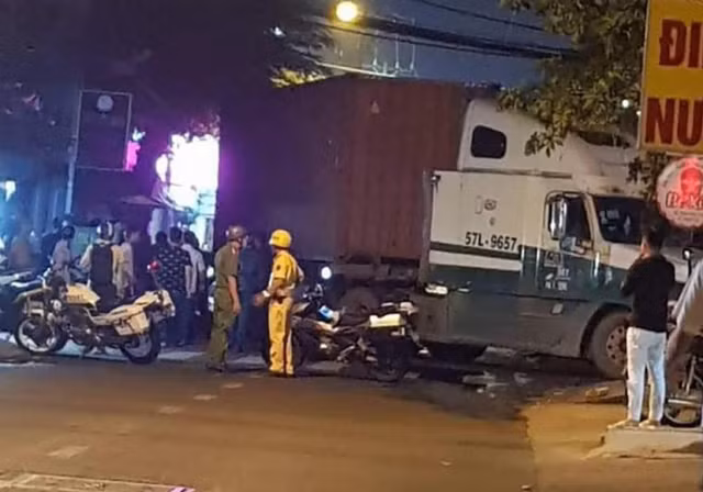 Tin nóng ngày 14/10: Đột nhập nhà chủ tịch huyện ở Đắk Lắk cướp tài sản - Hình 6 Tin nong ngay 14/10: Dot nhap nha chu tich huyen o Dak Lak cuop tai san-Hinh-6