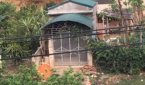 Các nghi phạm thực nghiệm hiện trường cảnh hiếp dâm rồi giết nữ sinh giao gà ở Điện Biên - Hình 11 Cac nghi pham thuc nghiem hien truong canh hiep dam roi giet nu sinh giao ga o Dien Bien-Hinh-11