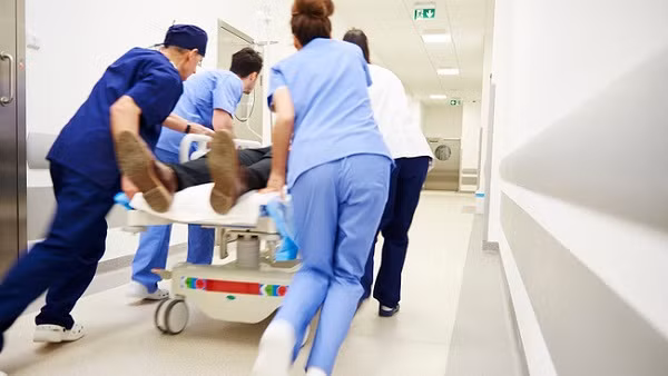 Hút thuốc và tranh cãi sau bữa tối khiến quý ông liệt nửa người Hut thuoc va tranh cai sau bua toi khien quy ong liet nua nguoi