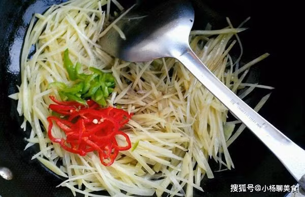 Mach nho chi em lam mon khoai tay bao soi chua cay chuan vi-Hinh-7