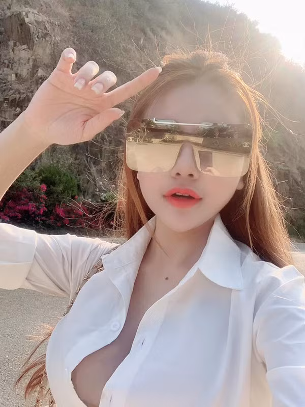 Thảm hoạ thời trang khi diện sơ mi lộ nguyên vòng 1 - Hình 9 Tham hoa thoi trang khi dien so mi lo nguyen vong 1-Hinh-9