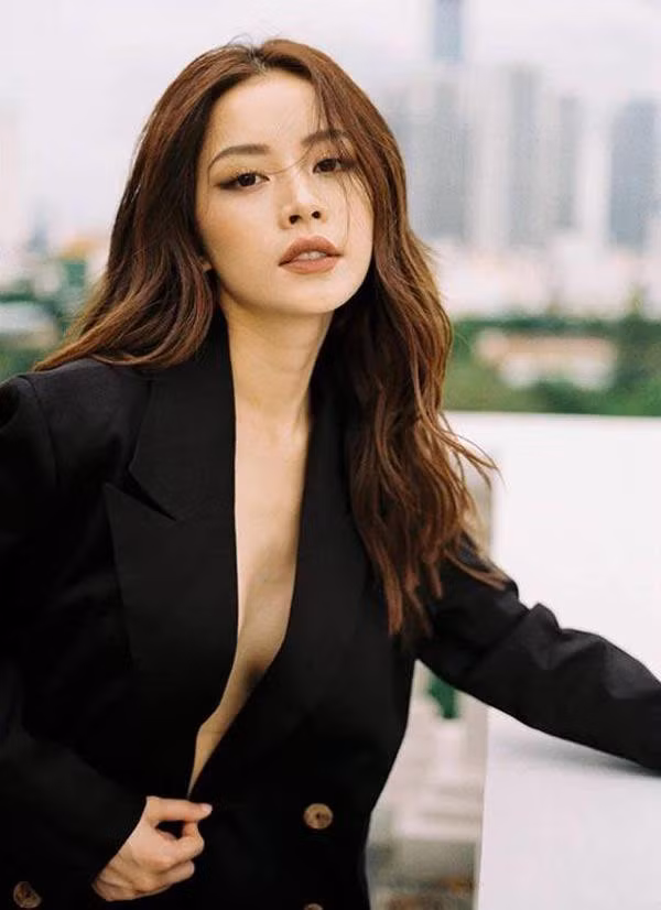 Ngọc Trinh, Mai Phương Thuý và những sao Việt diện vest không nội y nóng hôi hổi - Hình 3 Ngoc Trinh, Mai Phuong Thuy va nhung sao Viet dien vest khong noi y nong hoi hoi-Hinh-3